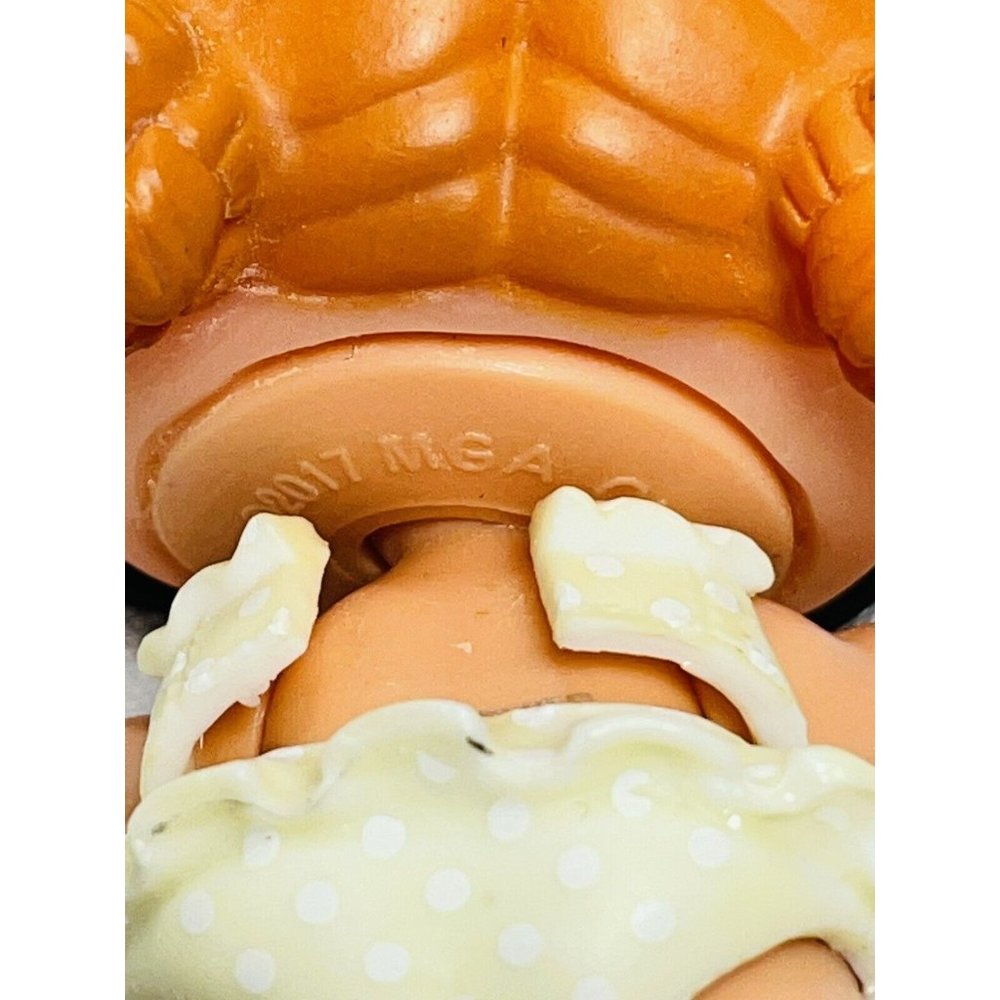 Lot MGA LOL Sunkissed Vacay Babay Wave 1 Color Changing Doll & Accessories - Picture 8 of 9